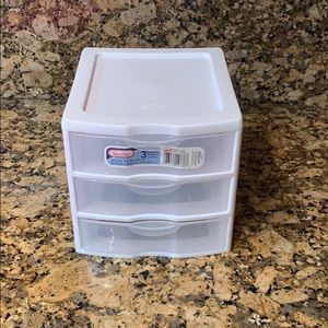 Small storage container